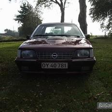 Opel Senator A2 3,0I "SOLGT"