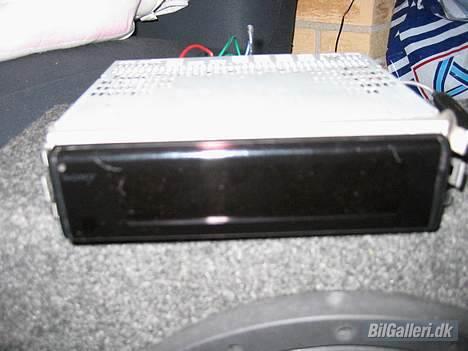 Toyota Corolla 1.3 XL -SOLGT- - Det er så min Sony Black Panel jeg skal have i bilen på et tidspunkt billede 11