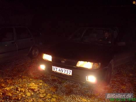 Nissan sunny ( total skadet ) billede 1