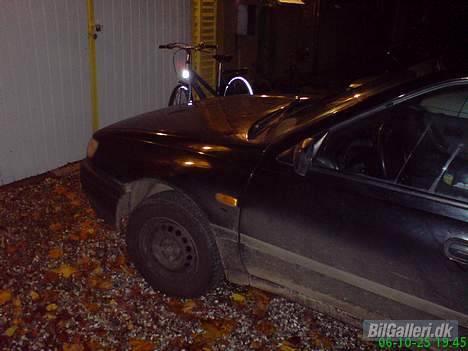 Nissan sunny ( total skadet ) billede 4