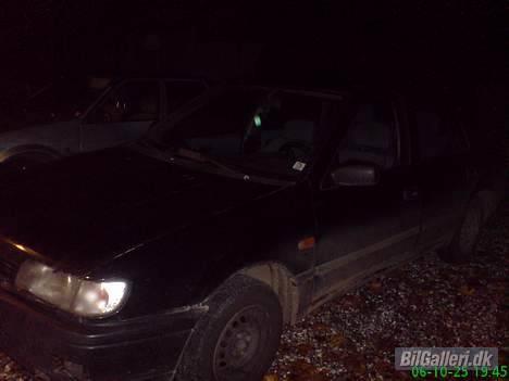 Nissan sunny ( total skadet ) billede 5