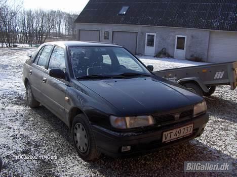 Nissan sunny ( total skadet ) billede 6