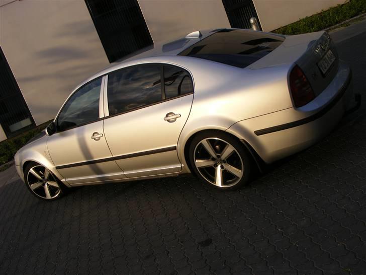 Skoda Superb (KongeSkoda) [SOLGT] billede 8