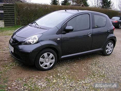 Toyota Aygo plus (SOLGT) - Vores dejlige bil fra siden :-) billede 1