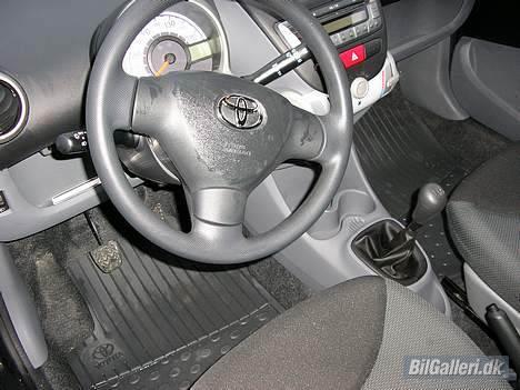 Toyota Aygo plus (SOLGT) - Kabinen nyvasket - Kan måske godt ses på billederne billede 4