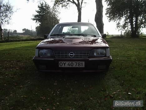 Opel Senator A2 3,0I "SOLGT" billede 3