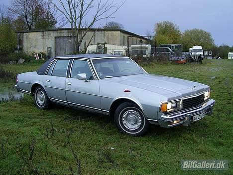 Amerikaner Chevrolet Caprice Classic - Som jeg fik den. Sådan så den ud til at starte med da vi købte den :) billede 19