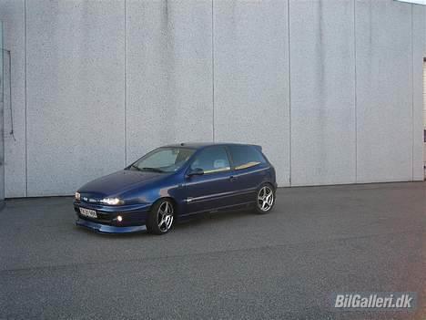 Fiat Bravo 1.6v - Ældre billede taget ude i industrien billede 4