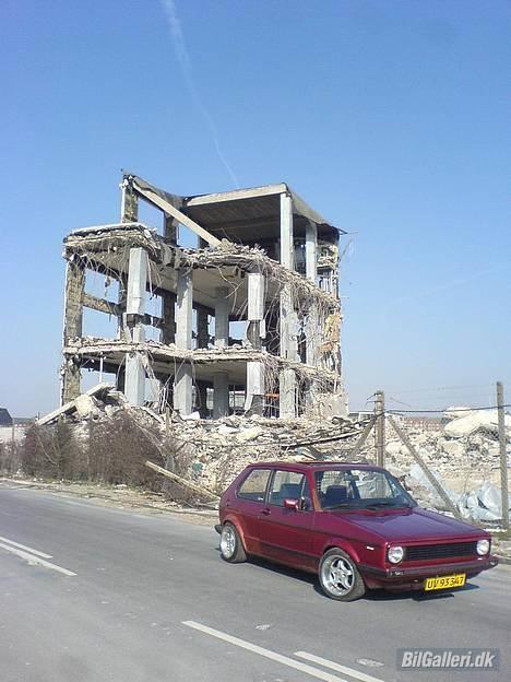 VW Golf 1 16V solgt - solen skinder billede 3