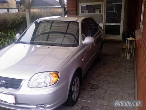 Hyundai Accent ((TOTALSKADET)) billede 1