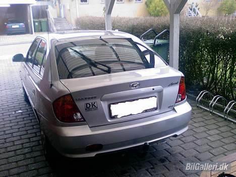 Hyundai Accent ((TOTALSKADET)) billede 2
