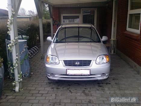 Hyundai Accent ((TOTALSKADET)) billede 3