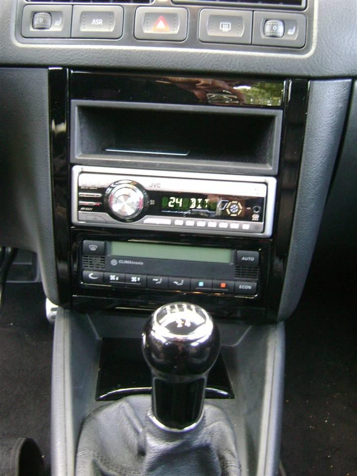 VW golf 4 gti turbo *SOLGT* - paneler autolakeret piano sort... ser meget mere sporty ud end det gamle morfar træ.. :) billede 15