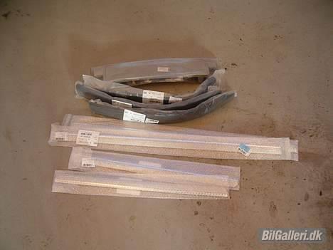 VW Passat Variant TDI - Stødlister med chromlister til døre indfarves. Nye bander til for+bagkofanger males også billede 16