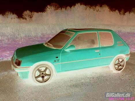 Peugeot 205 XT Solgt - Har lige hygget mig lidt med billede på min mobil billede 19