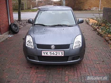 Suzuki Swift *DØD* - Ja der mangler en lille ny front billede 3