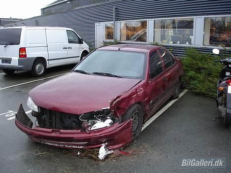 Peugeot 406 R.I.P. total skadet!! - se flere billeder af den i mit fotoalbum :( billede 15