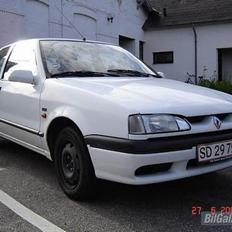 Renault 19 1,4 S 3-dørs  "solgt"