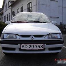 Renault 19 1,4 S 3-dørs  "solgt"