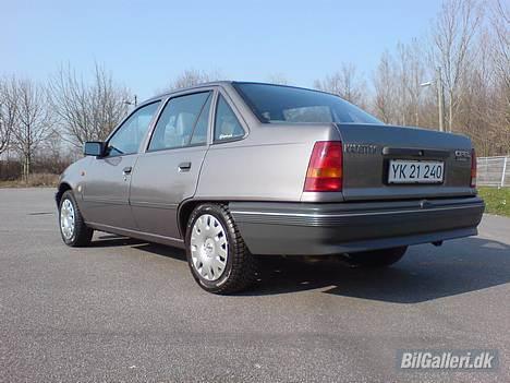 Opel Kadett E. Sedan. (SOLGT) billede 4