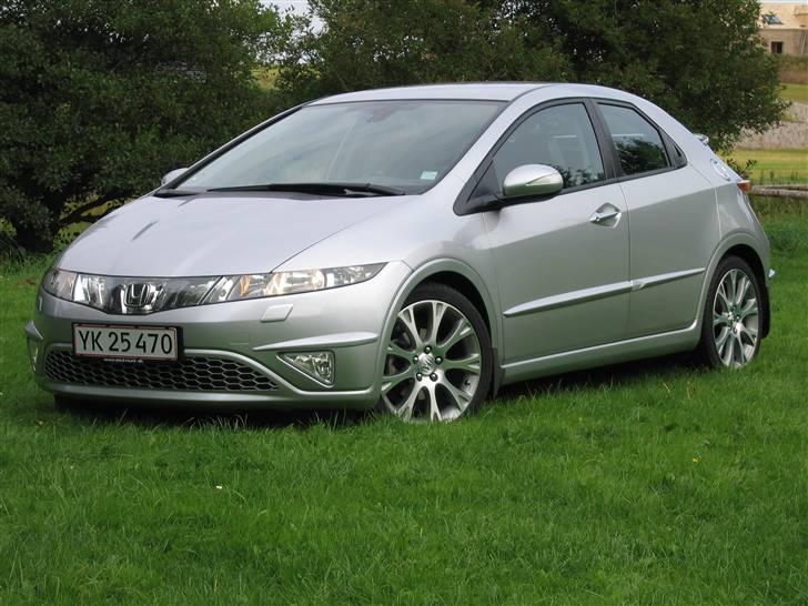 Honda Civic 1.8i Sport "solgt " - Klar til sommer. Sommerhjul på og ny poleret !! billede 1