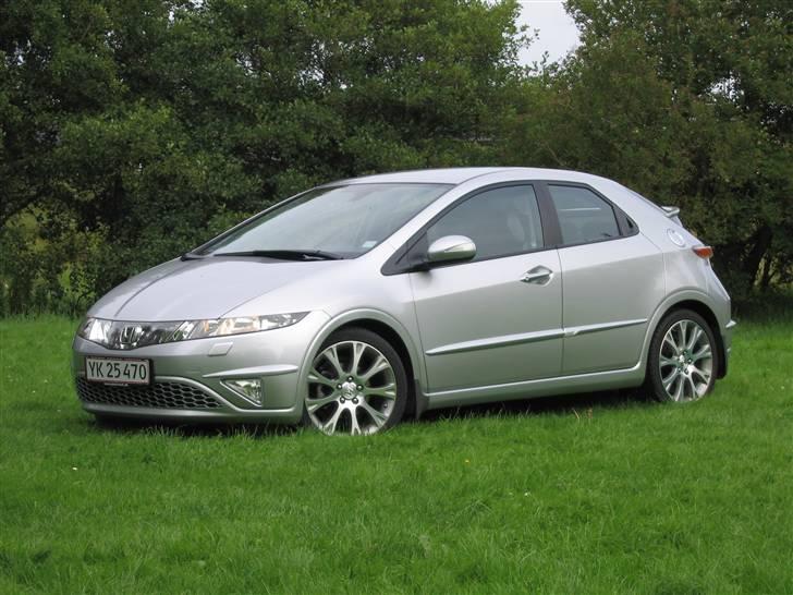 Honda Civic 1.8i Sport "solgt " - Den er bare for rå forfra !! billede 2