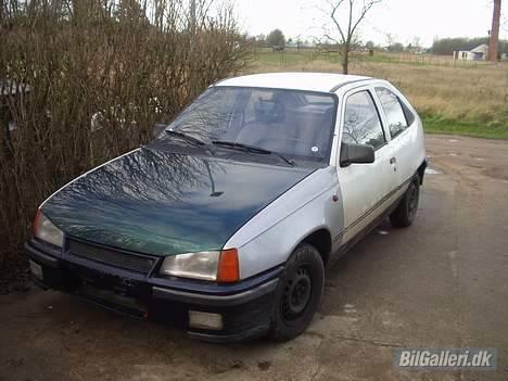 Opel kadett E .Guffe. skrottet billede 2