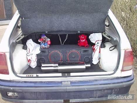 Opel kadett E .Guffe. skrottet - gamle anlæg billede 3