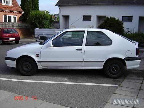 Renault 19 1,4 S 3-dørs  "solgt" billede 5