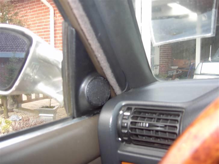BMW 320i ( SOLGT ) E30,er - Højtaler ved A stolpe Venstre billede 4