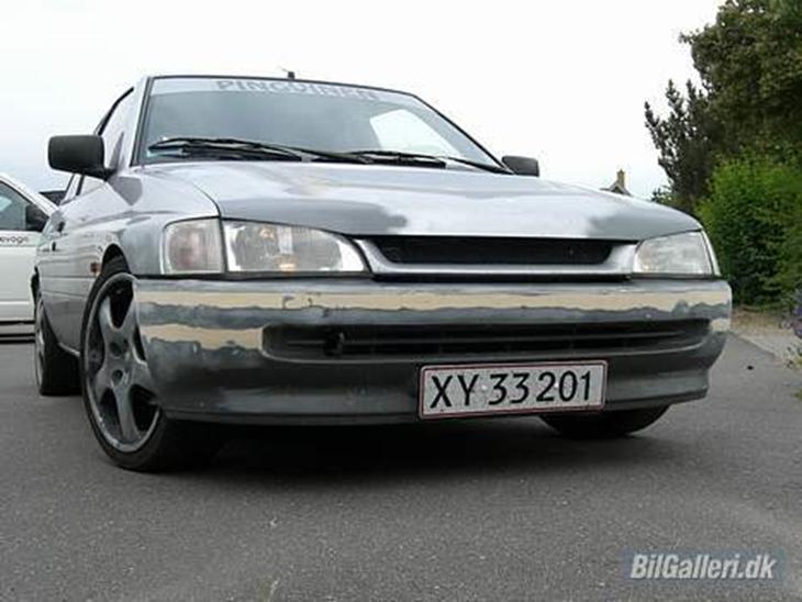 {{currentPhoto.altText}} billede {{currentPhoto.number}}