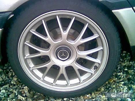 Mercedes Benz c 250  - BBS og bagbremse !  ligner nærmest en 8 mm spændskive derinde bagved :) billede 1