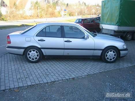 Mercedes Benz c 250  - Bilen før jeg begyndte  billede 2