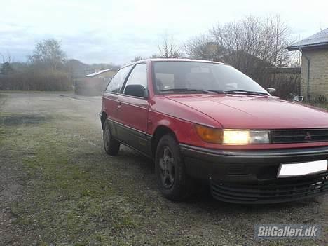 Mitsubishi Colt  - Venstre side forfra billede 6