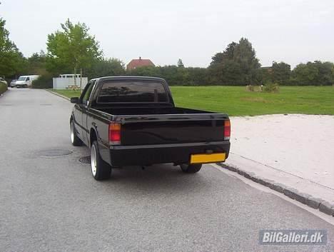 Mazda B2000 - Her er bilen ikke sænket endnu. billede 3