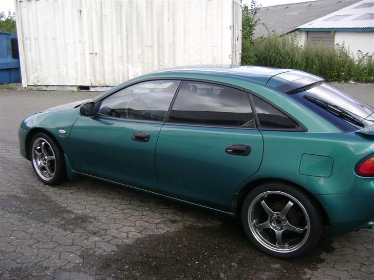 Mazda 323 F glx **SOLGT** billede 2
