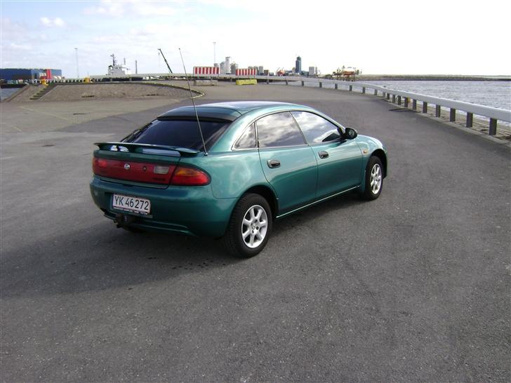 Mazda 323 F glx **SOLGT** billede 3