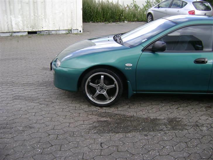 Mazda 323 F glx **SOLGT** billede 4