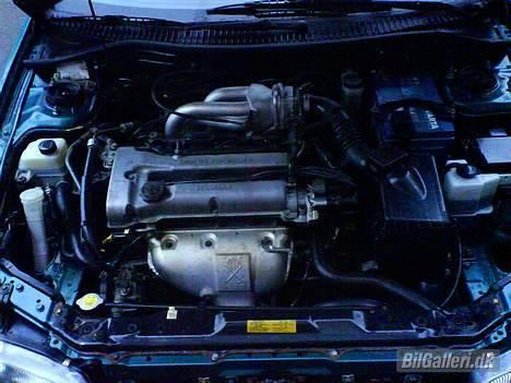 Mazda 323 F glx **SOLGT** - beklager kvalitetet, da jeg har brugt mobil billede 11