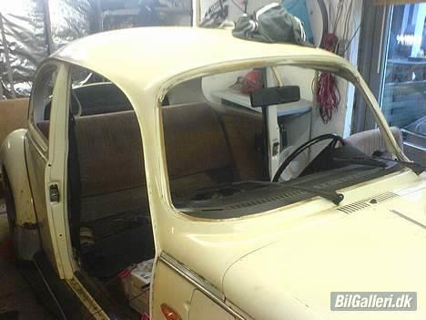 VW bobbel 1303 solgt billede 3