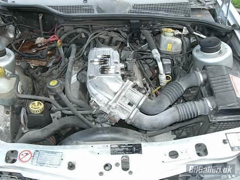 Ford capri 1979 solgt - her er så en fin lille V6 motor billede 8