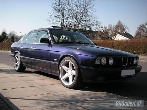 BMW E34 ***Solgt*** - Nu med 18" AC Schnitzer skråt forfra billede 8