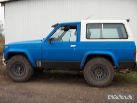 Nissan patrol gamle bil - store dæk hehe;-) billede 5
