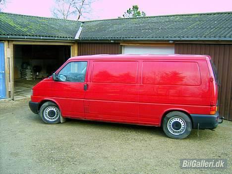 VW T4 Transporter  - Lækkert at få den til jorden ellers er de sku ikke så pæne hehe.. billede 1