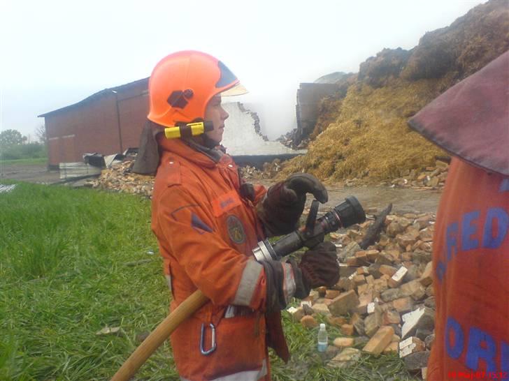 VW Polo 6N - En rigtig mand er jo en brandmand:) Her var vi ude og slukke en gård brand ! billede 17