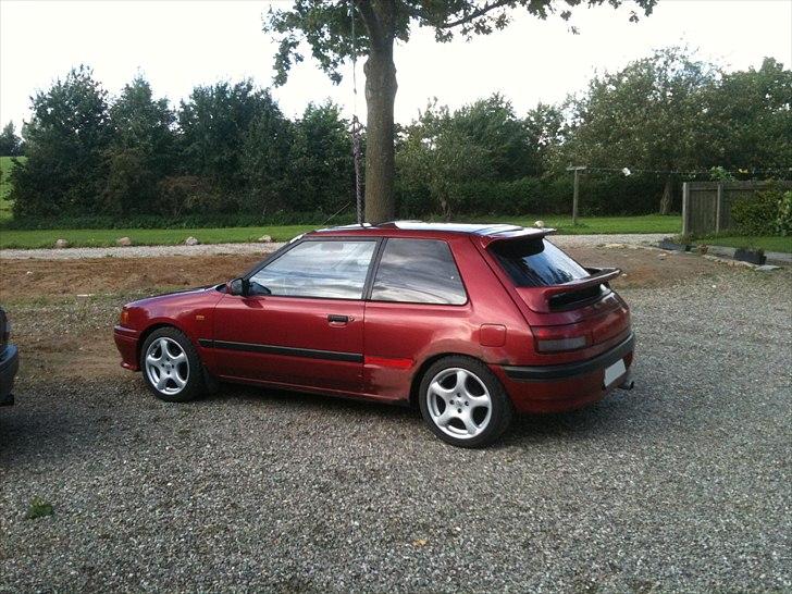 Mazda 323 1,3 16v TOTALSKADET - Nyt 2010 - Ny vasket billede 2