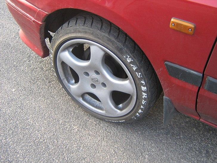 Mazda 323 1,3 16v TOTALSKADET - Gammelt - se højden std. fjedre i forhold til billed 4 ( Lige over ) billede 5