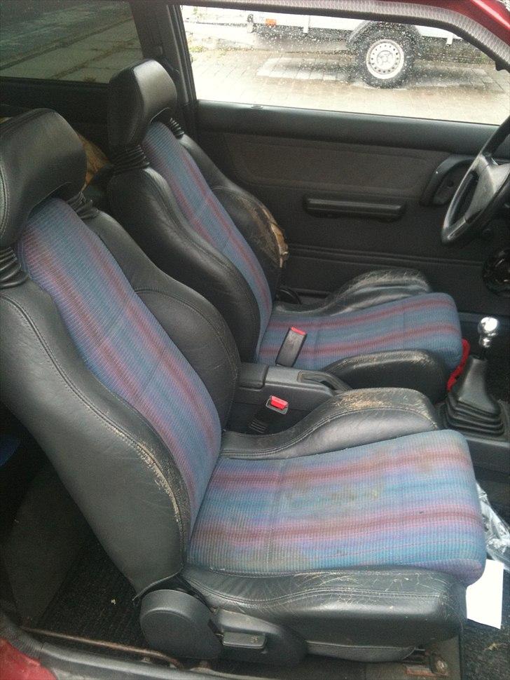 Mazda 323 1,3 16v TOTALSKADET - Nyt 2010 - komplet dele-læder stue fra en 323F ( meget slidt ) billede 7