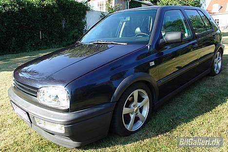 VW golf 1,8 - Billederne er lånt af den tidligere ejer. billede 1