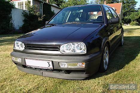 VW golf 1,8 - Billederne er lånt af den tidligere ejer. billede 2